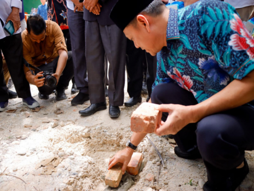 Pj Bupati Kampar Hambali Meletakkan Batu Pertama Pembangunan Asrama Ponpes Muhammadiah Kampa Boarding School