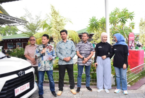 Pemerintah Kabupaten Kampar terima bantuan CSR dari PT Agung Toyota 1 unit Avanza