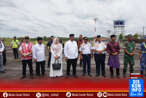 Bupati Anton Dampingi Keberangkatan Kedua JCH Rohul ke Batam, Suasana Haru Warnai Pelepasan di Bandara Tuanku Tambusai