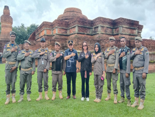 Plt Kasatpol PP Kampar Sambut Kunjungan Staf Khusus Presiden di Candi Muara Takus