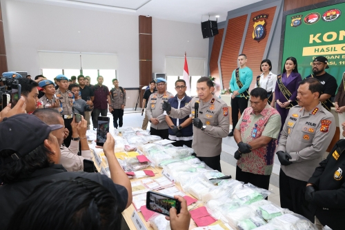6.Ungkap 435 Kasus Narkoba, Kapolda Riau dan Kapolres Inhil Dapat Apresiasi dari Ketua MUI Inhil
