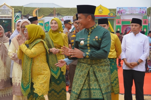 Buka Bazar MTQ ke-55 Kampar, Bupati Ahmad Yuzar Dorong UMKM dan Ekonomi Rakyat