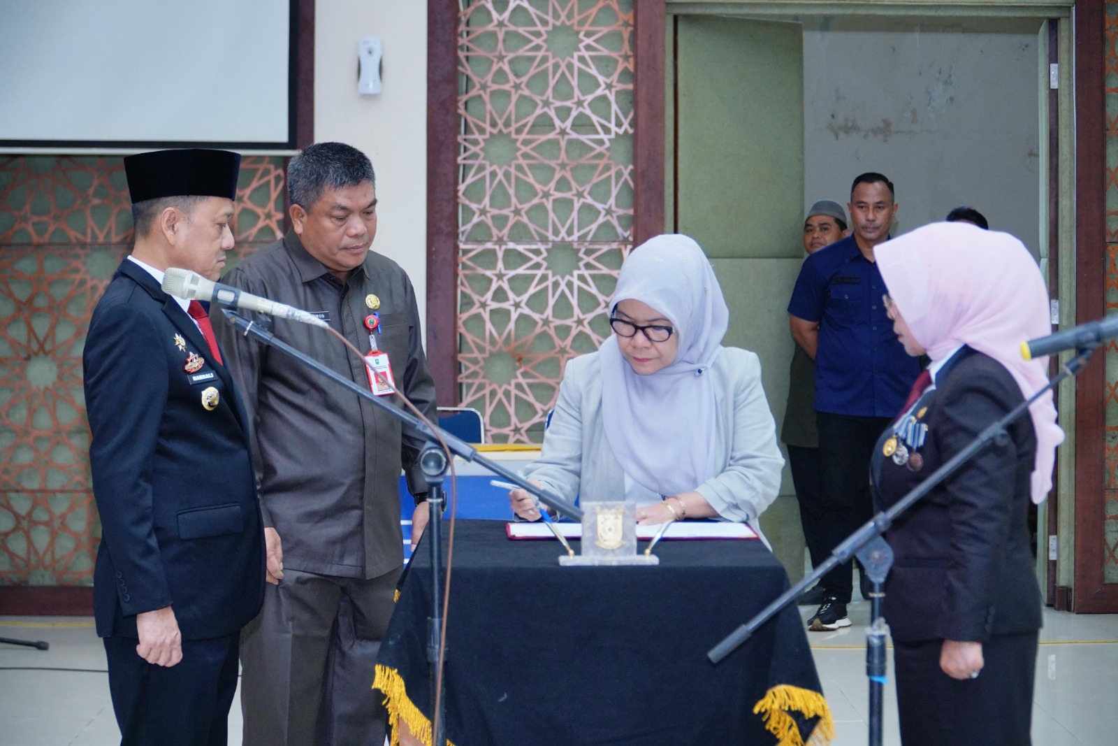 Pj Bupati Hambali Lantik Ramlah  Jadi  Pj Sekda Kampar