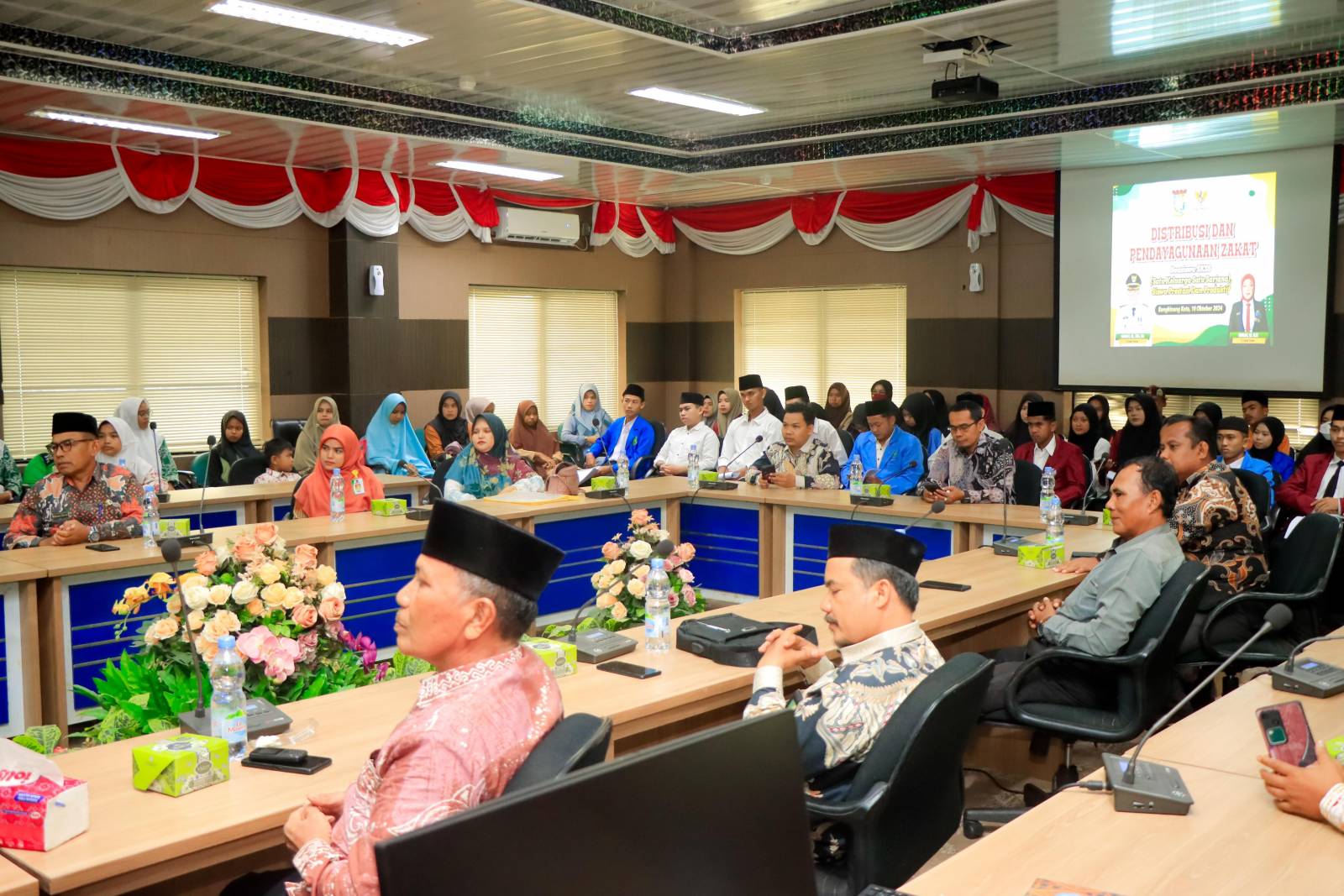 Pj Bupati Hambali Serahkan Beasiswa SKSS dari Baznas