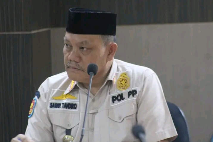 Tim Yustisi Bersama SatPol PP Segel PKS di Desa Kuapan