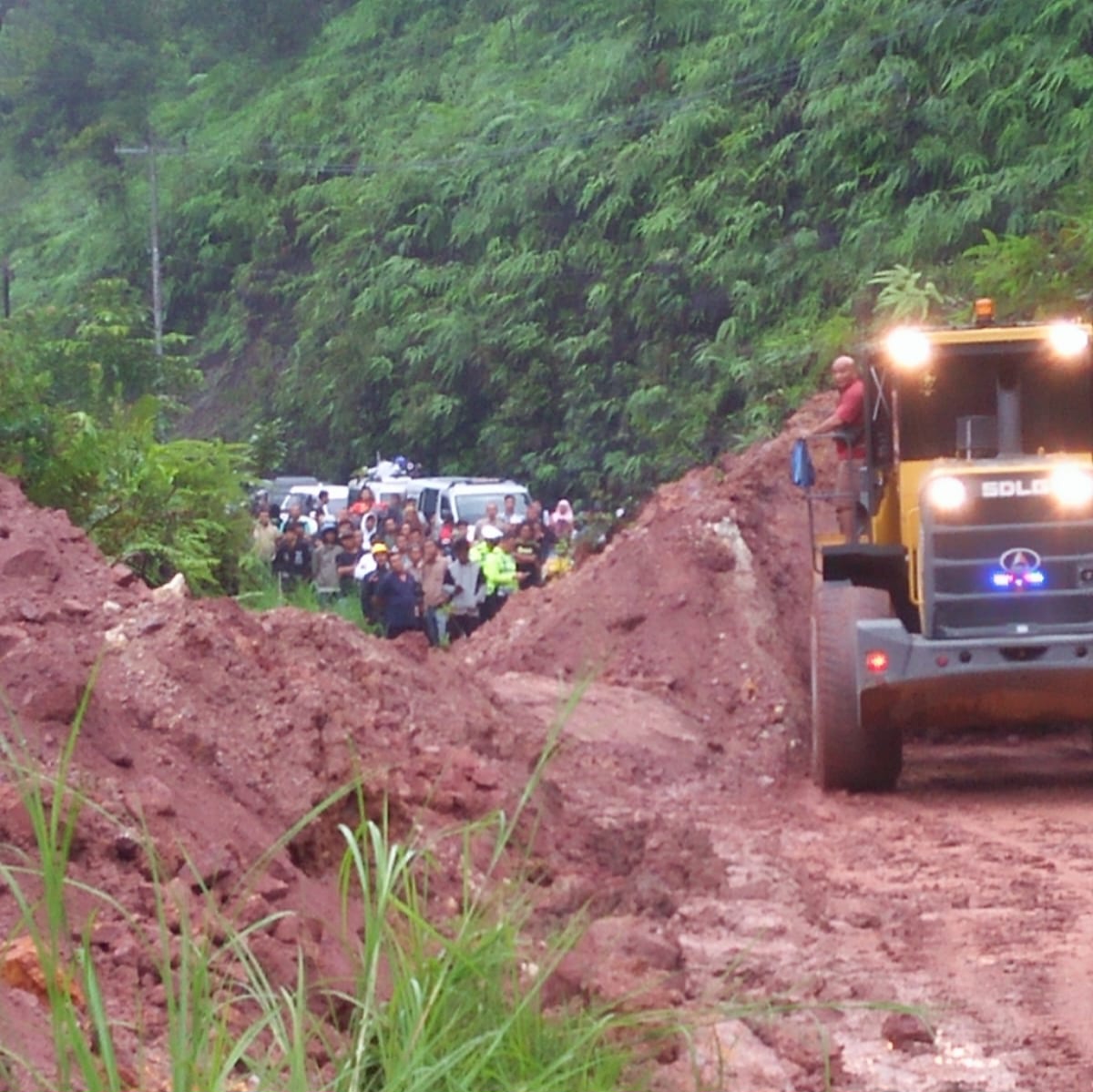 Jalan Lintas Riau-Sumbar KM 90 Tanjung Alai Longsor