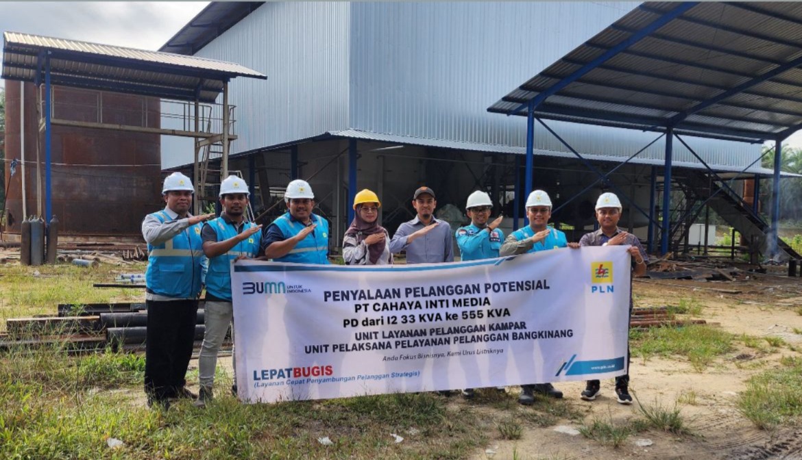 PT PLN (Persero) melalui program Electrifying Agriculture resmi pasok kebutuhan listrik di PT Sawit di Kampar