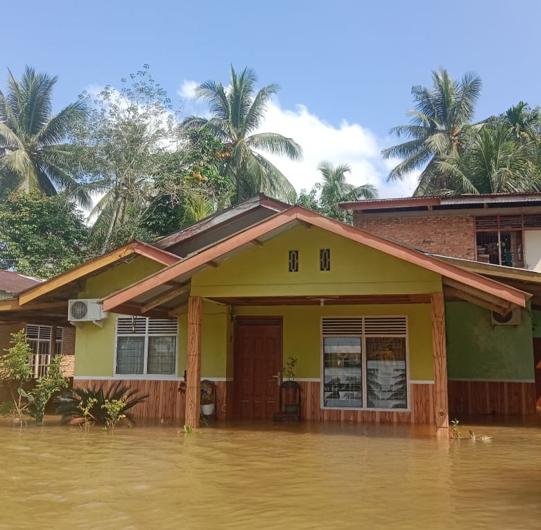 Ratusan Rumah Warga Terendam Banjir di Desa Sei Jalau dan Sendayan, Akses Jalan Lumpuh Total