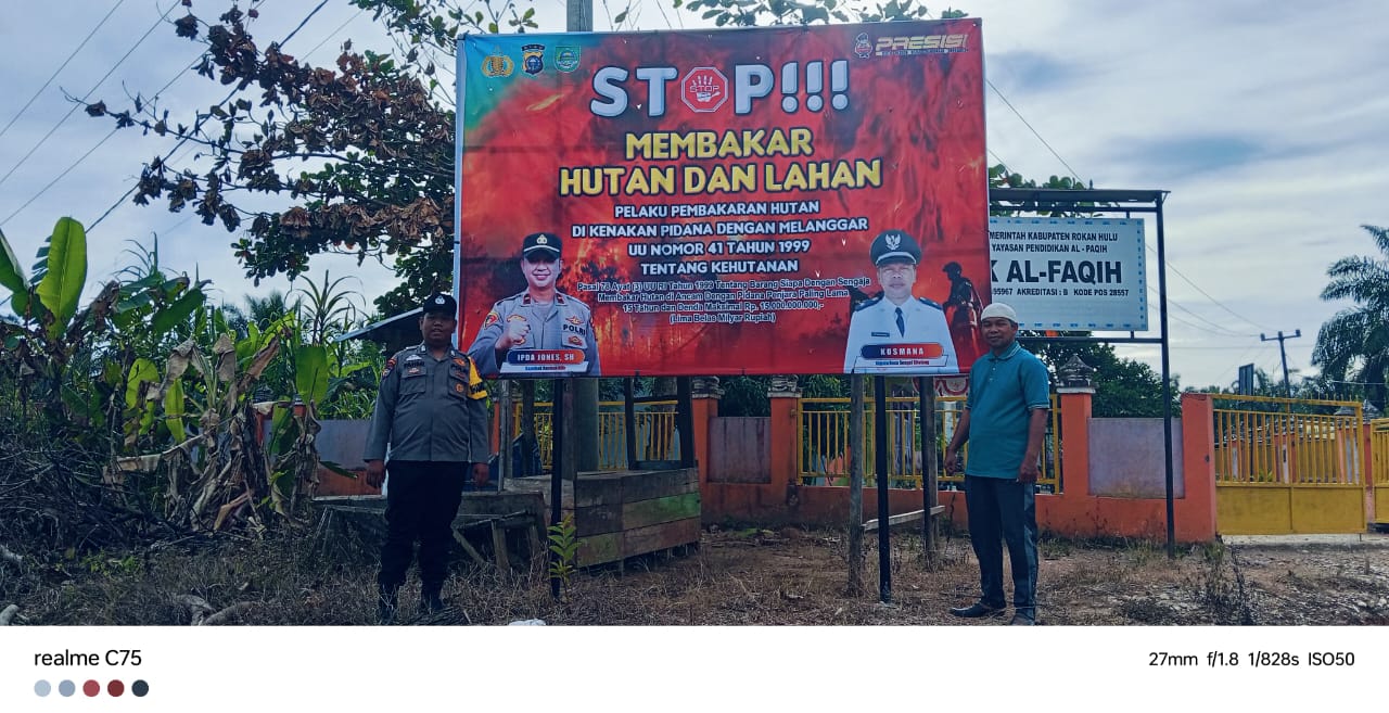 Melindungi Tuah, Menjaga Marwah: Polsek Rambah Hilir Pasang Baliho Larangan Pembakaran Hutan dan Lahan