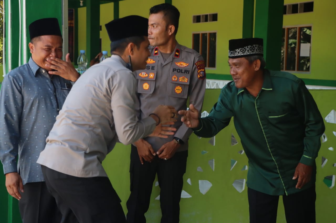 Sambangi Yayasan Alfatih Insani, Kapolres Rohul Gelar Bhaksos Dalam Rangka HUT Bhayangkara