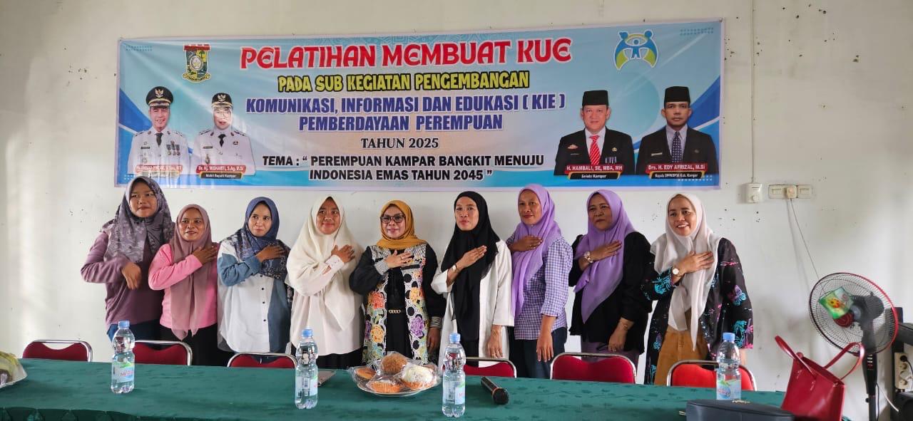 Bekali Perempuan dengan Skill Usaha, DPPKBP3A Kampar Gelar Pelatihan Kue Premium