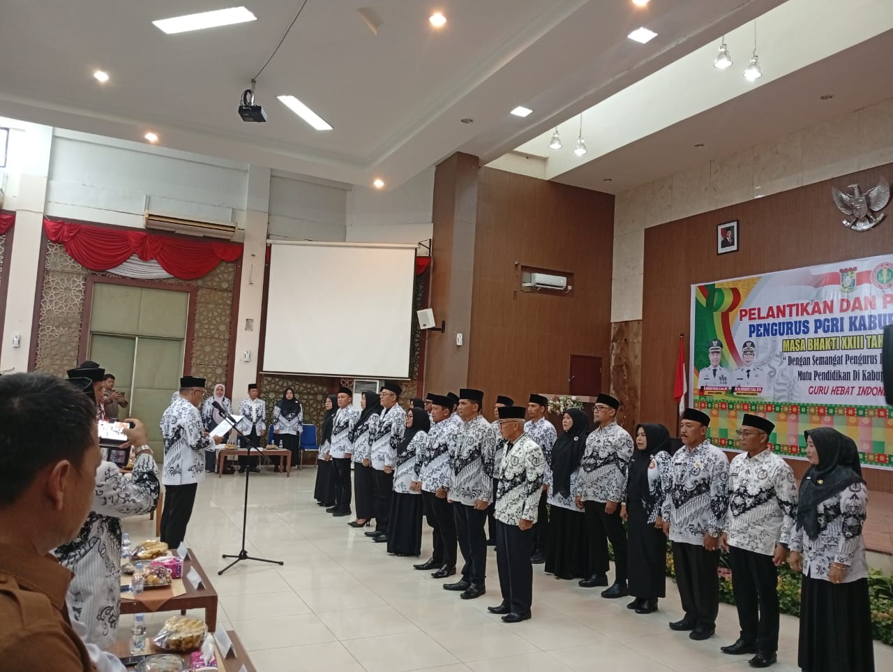 PGRI Kampar Periode 2025 2030 Resmi Dilantik, Targetkan Guru Sejahtera dan Sekolah Digital