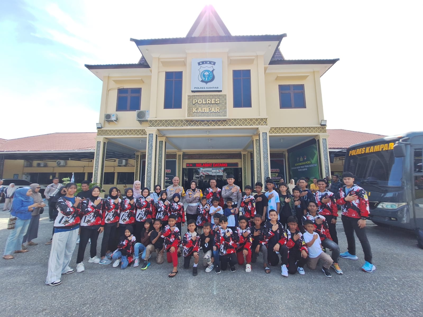 Bakar Semangat Atlet,  Kasat Lantas Lepas Kontingen Inkanas Polres Kampar ke Kejuaraan Kapolda Riau 2025