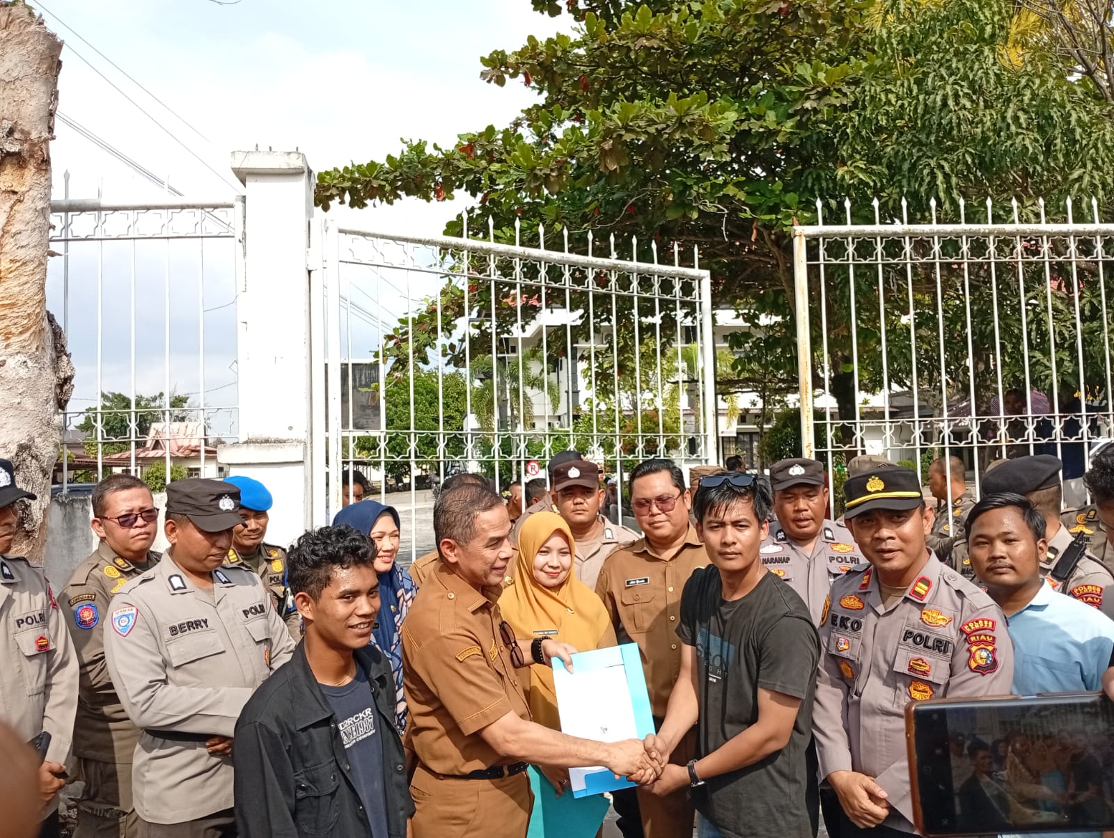 Ini Pernyataan Tegas Plh Kadisdikpora Kampar Zulkifli, Terkait Dugaan Jual Beli LKS di Sekolah