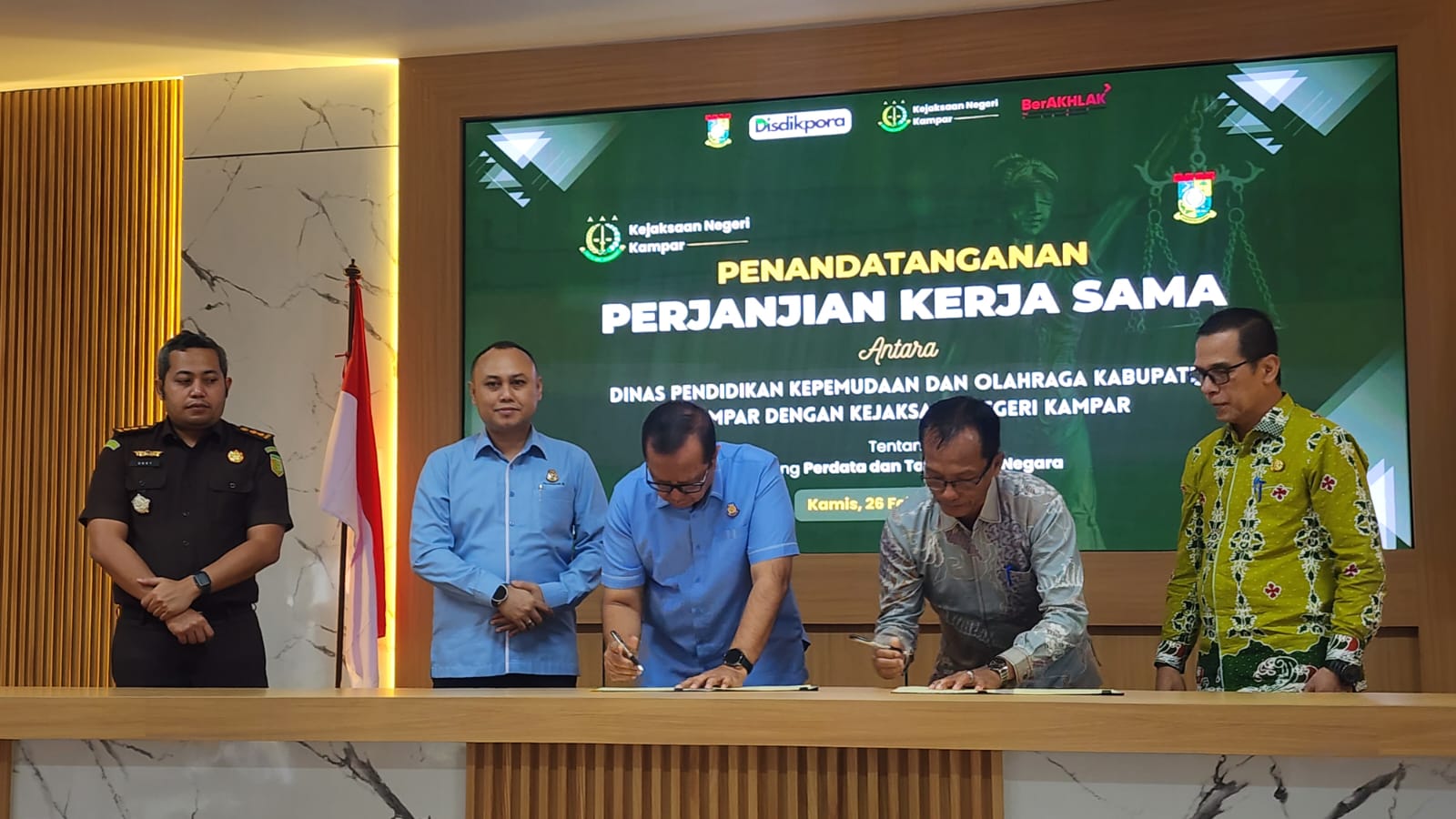 Sinergi Pendidikan dan Penegakan Hukum, Disdikpora Kampar Tandatangani Kerjasama Dengan Kejari Kampar