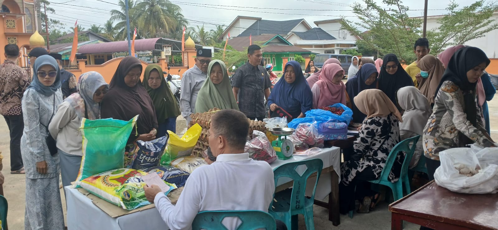 Bantu Daya Beli Warga, Operasi Pasar Murah Kampar Digelar di Enam Titik