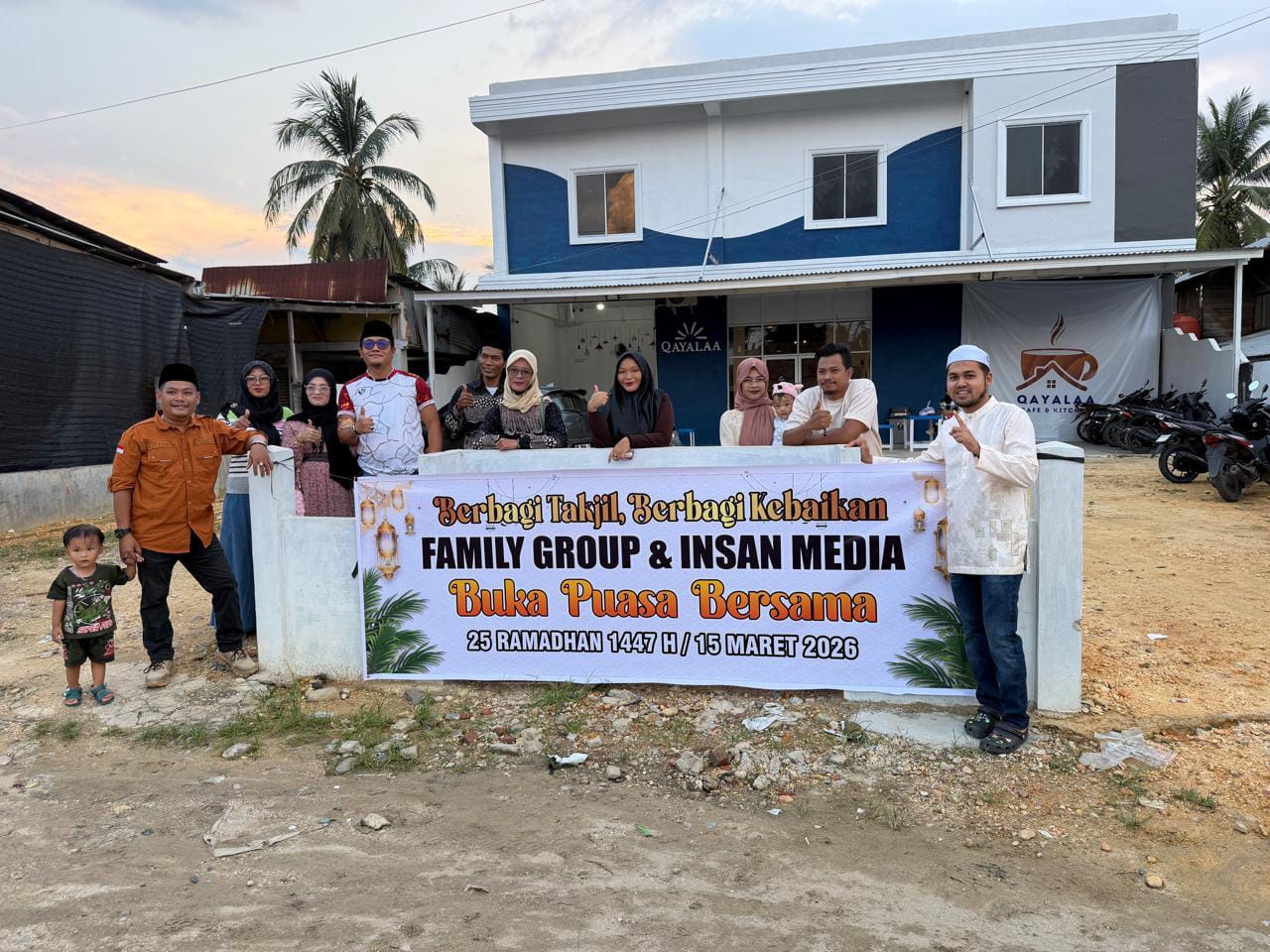 Family Group dan Insan Media Berbagi 250 Takjil di Kampar Kiri, Pererat Silaturahmi Ramadan