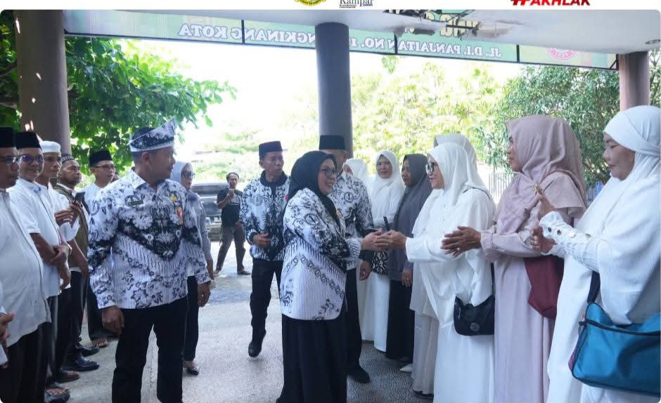 Wabup Kampar Lepas Jemaah Haji Anggota PGRI, Wujud Dukungan dan Kepedulian Pemda