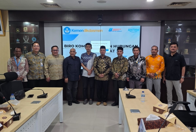 DPRD Kampar Temui Kemendikdasmen, Perjuangkan Kepastian Nasib Guru Non-ASN