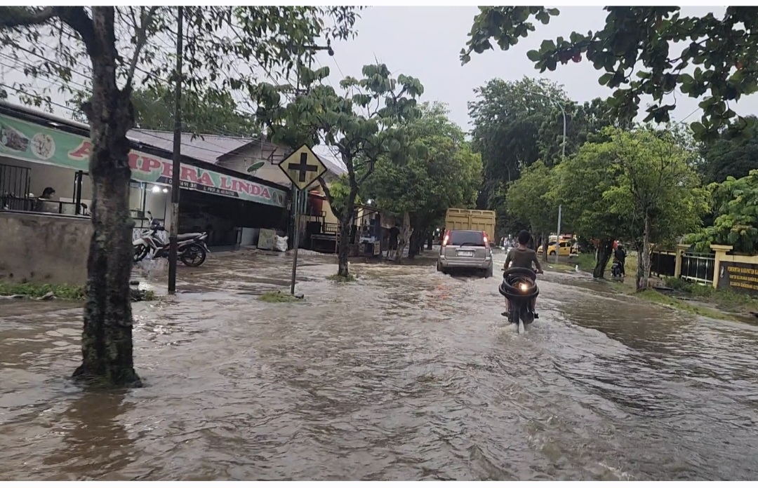 Hujan Deras Guyur Bangkinang, Beberapa Ruas Jalan Tergenang