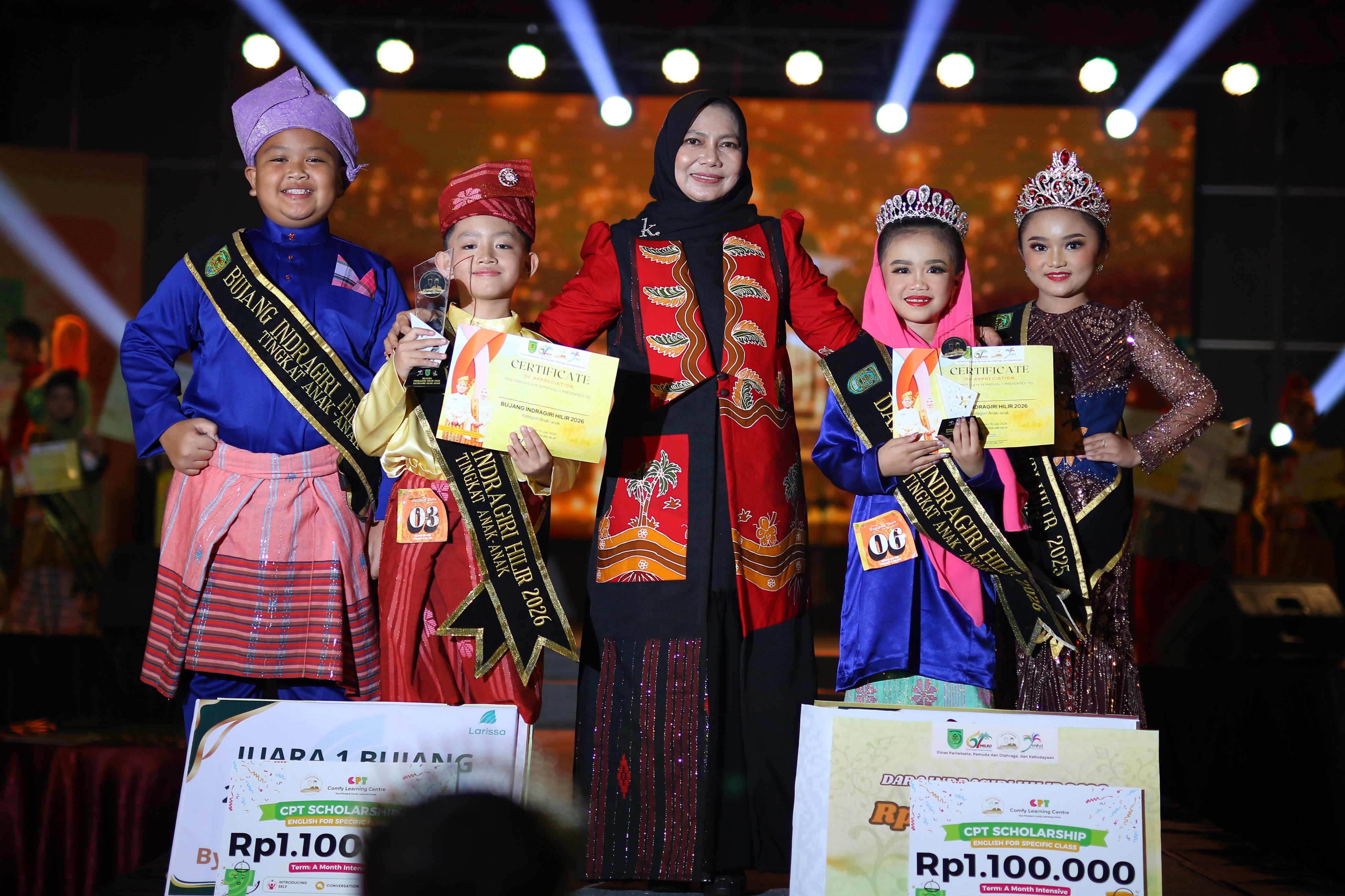 Harumkan Nama Daerah! Alesha Mikayla Hadid Jadi Sorotan di Malam Puncak Bujang Dara Inhil