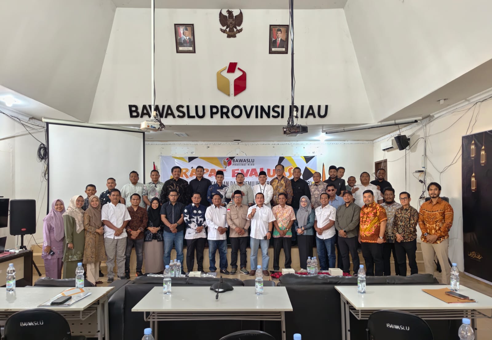 Ketua Bawaslu Riau Minta Jajaran Perkuat Pengawasan Data Pemilih dan Edukasi Lewat Medsos
