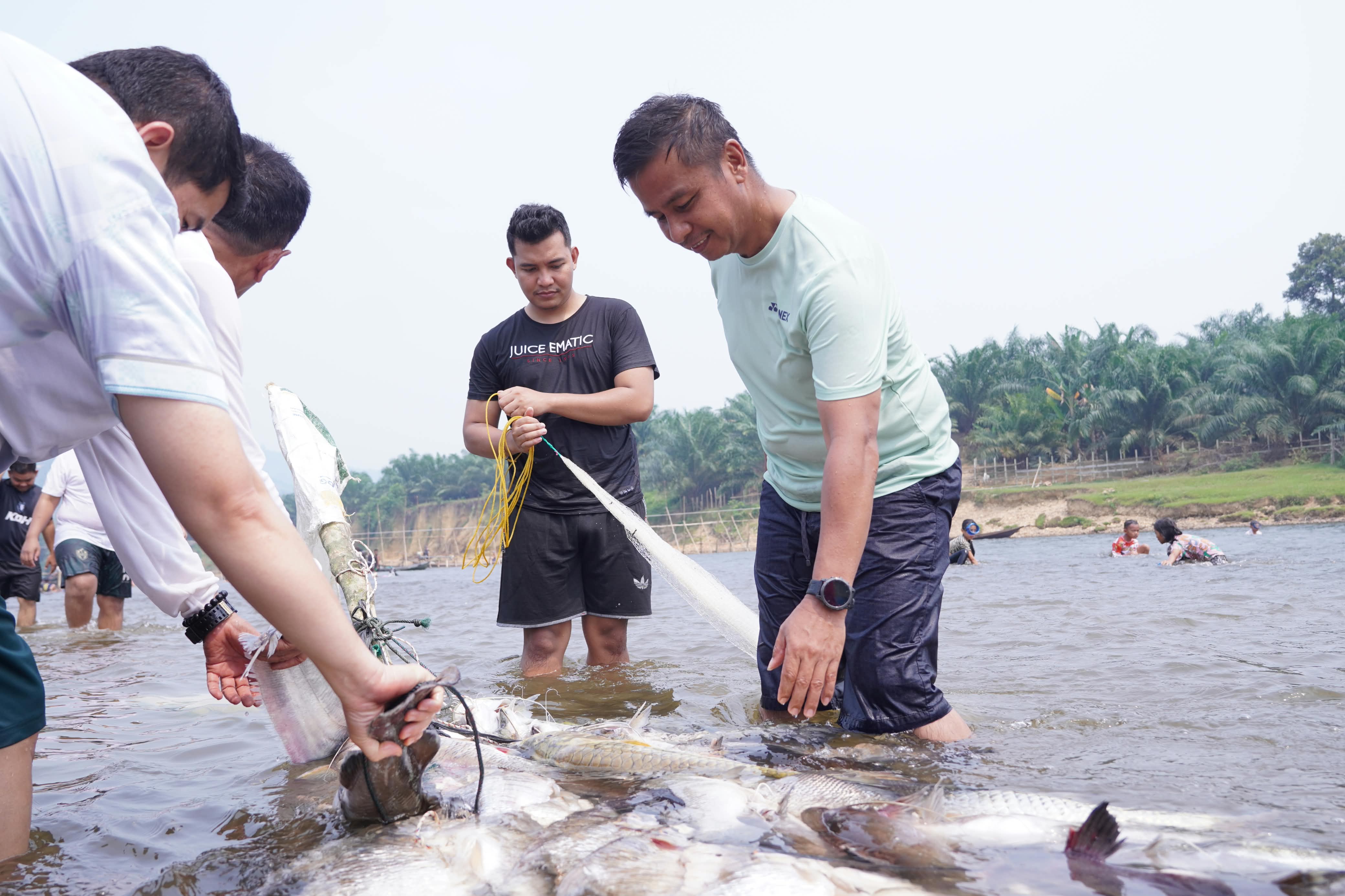 Bukan Sekadar Tangkap Ikan, Mancokau di Tanjung Belit Jadi Bukti Masyarakat Kampar Jaga Alam