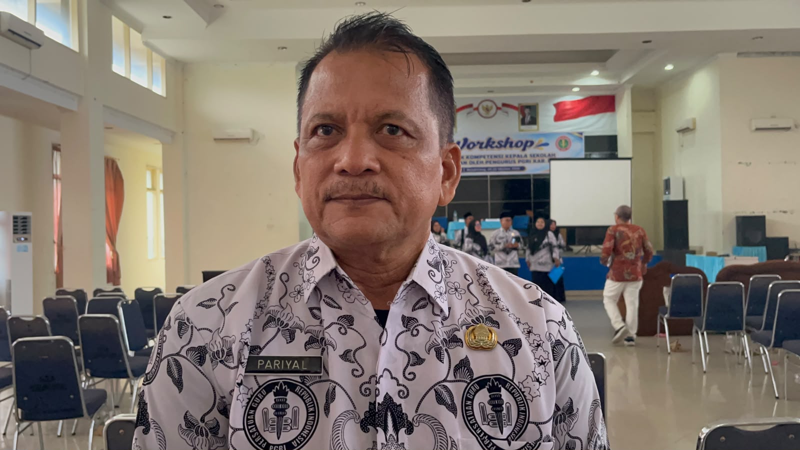 Kepala SMAN 2 XIII Koto Kampar Puji Misharti, Dorong Kompetensi Kepala Sekolah Lewat Workshop PGRI