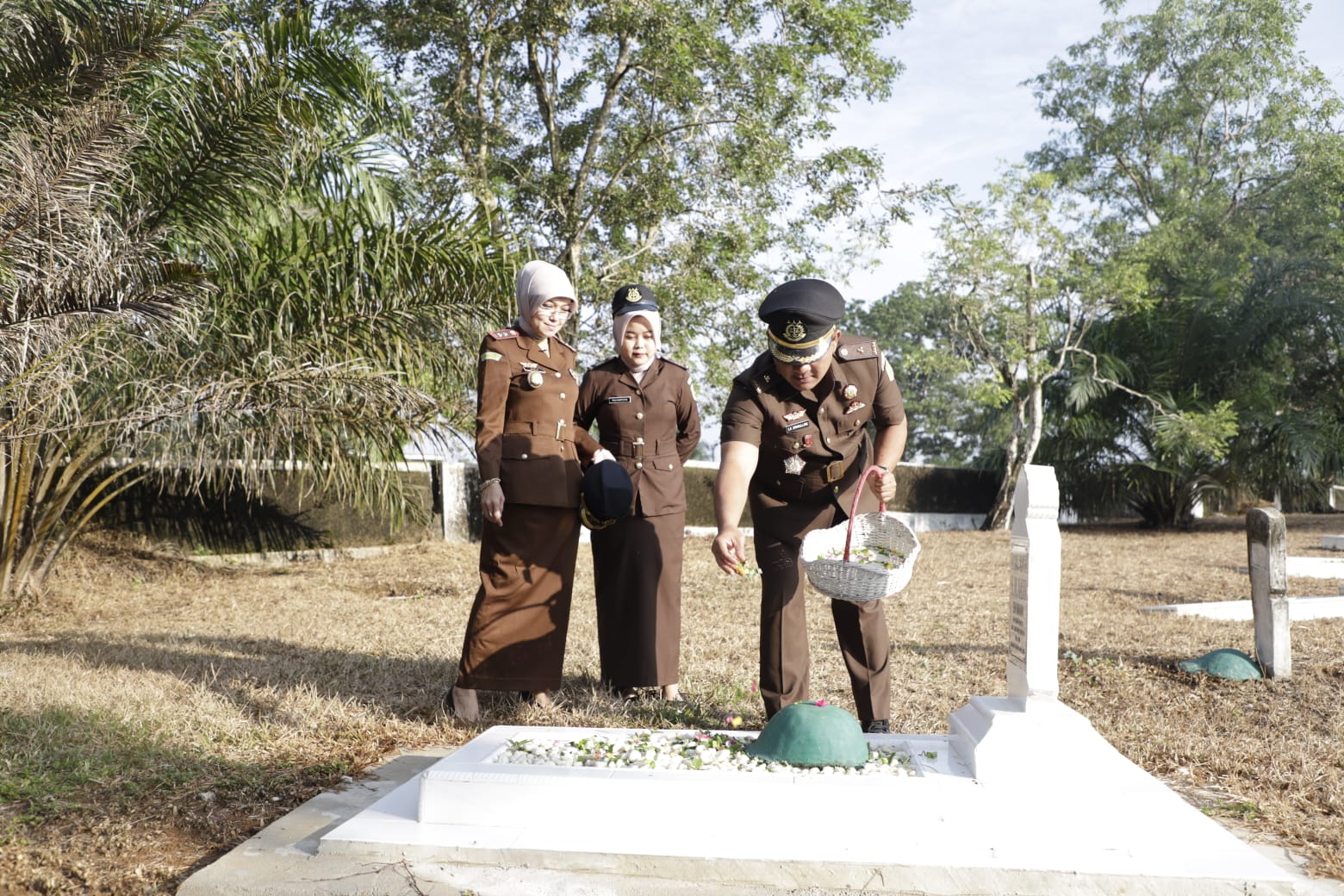 Sehari Jelang HBA ke-63, Kejari Bungo Laksanakan Ziarah ke TMP Satria Negara