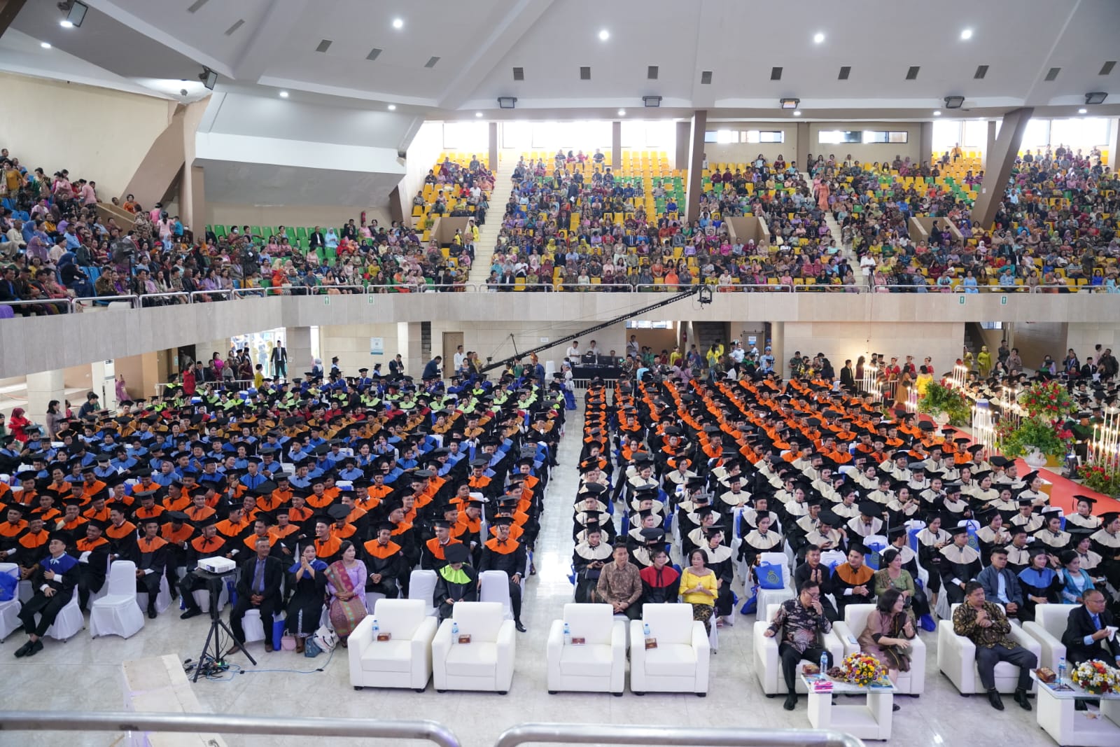 UDA dan APP Darma Agung Wisuda 1.153 Mahasiswa Pascasarjana, Sarjana dan Ahli Madya